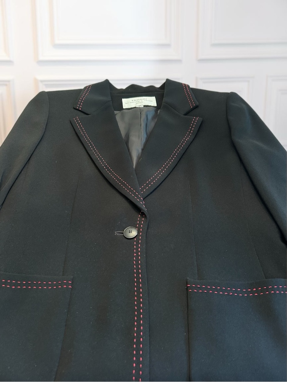 Tahari by Arthur S. Levine Black Blazer Red Stitching Size 8P